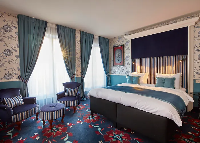 Carlton Ambassador Hotel